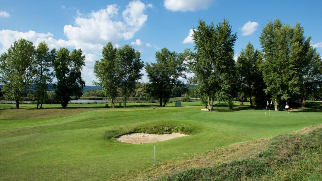 Apartman Greenbay Golf Trencin Exterior photo